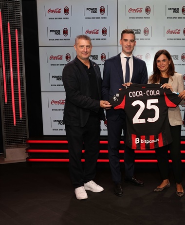 AC MILAN E COCA-COLA: DUE ICONE UNITE PER CELEBRARE CALCIO, MUSICA E...