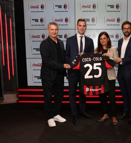 AC MILAN E COCA-COLA: DUE ICONE UNITE PER CELEBRARE CALCIO, MUSICA E...